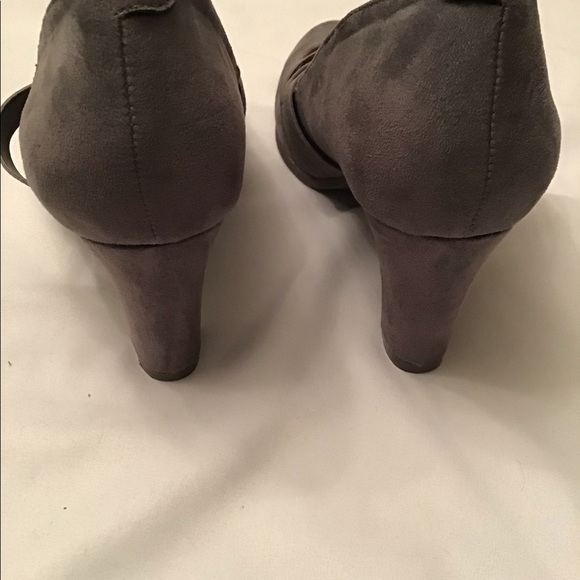 Grey Pumps Size 8 - Picture 2 of 5